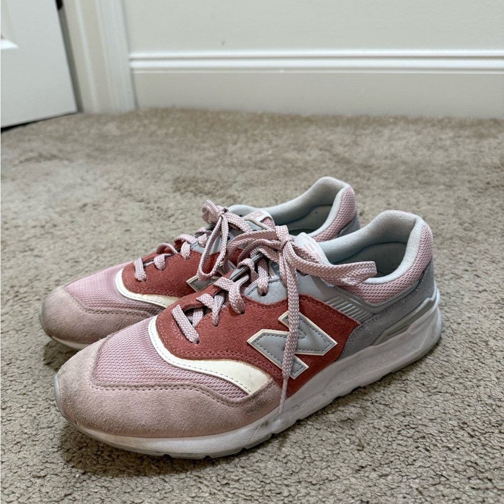 New Balance 997H Pink and Gray Sneakers